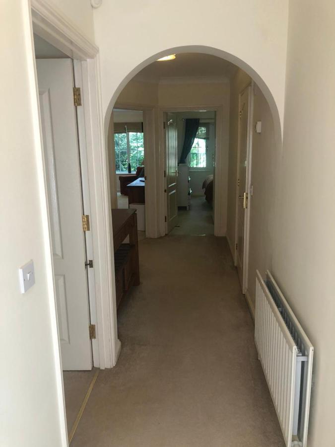 Lovely 2 Bedroom 2 Baths Flat With Free Parking บาซิงสโตค ภายนอก รูปภาพ